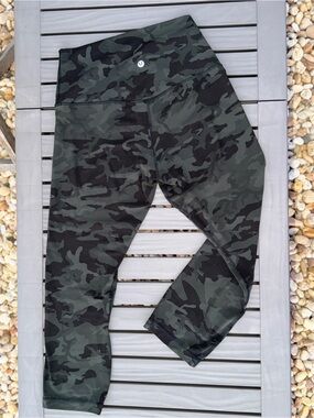 Lululemon Camouflage capris Performance leggings - Green Camo